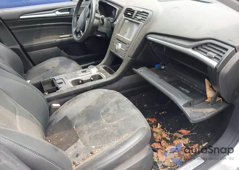 2017 Ford Fusion Energi Titanium z USA, uszkodzony, nr VIN 3FA6P0SU0HR202909